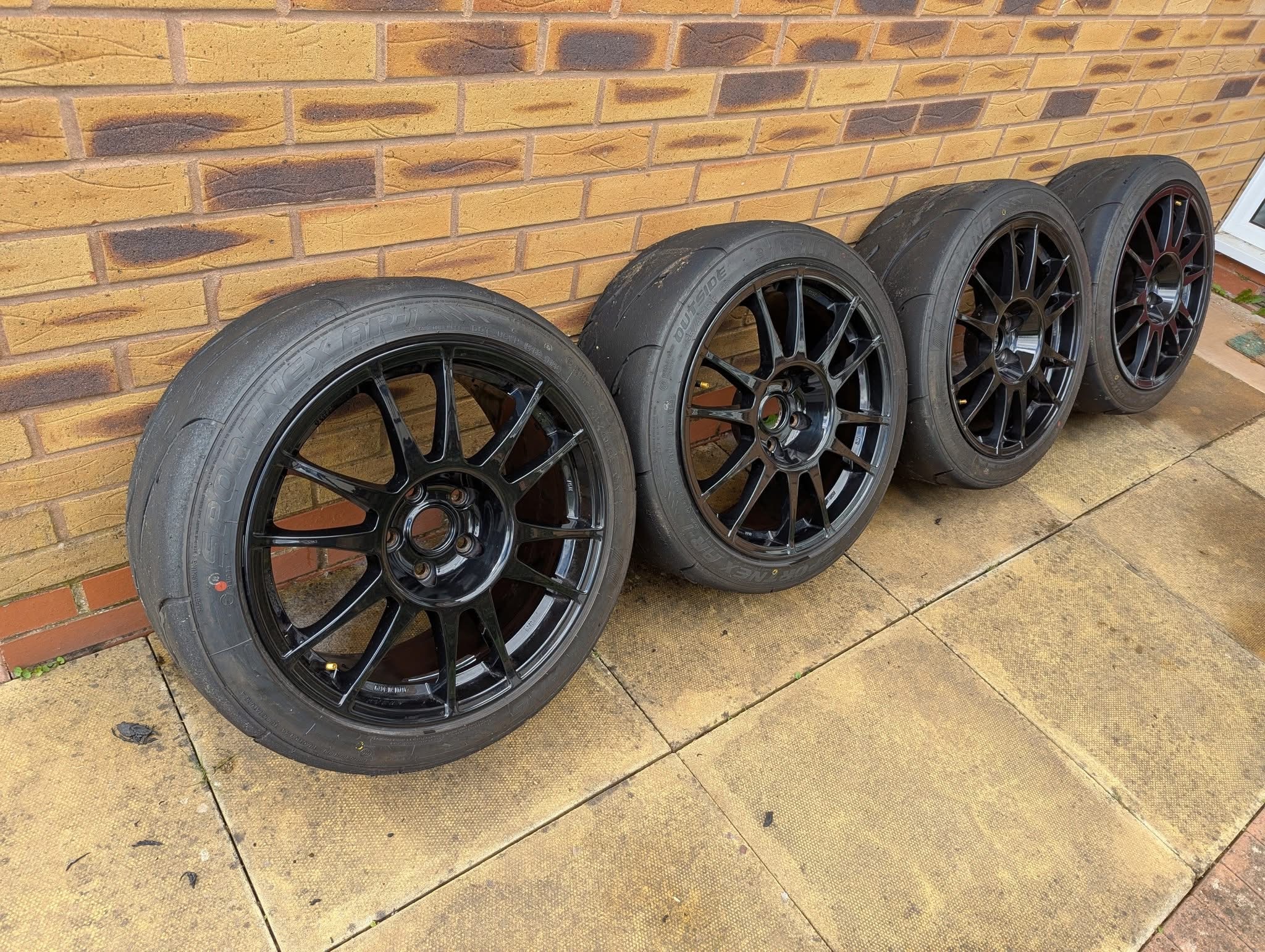 Set of 4 Evo Corse Sanremo 18" Track Wheels (Gloss Black) with Staggered Nankang AR1 Track Tires